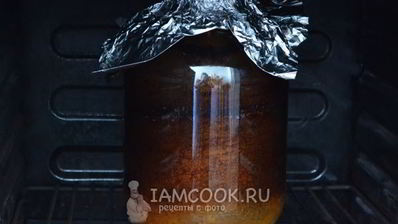 шашлык в духовке в банке на шпажках