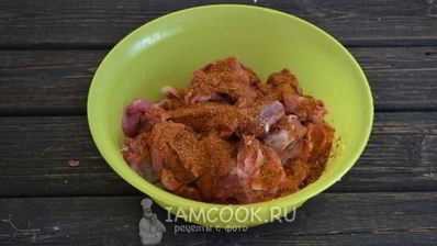 шашлык в духовке в банке на шпажках