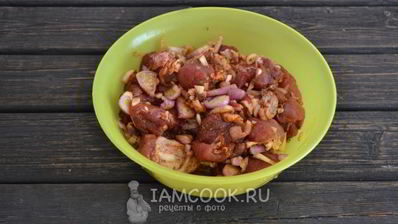 шашлык в духовке в банке на шпажках