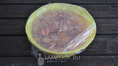 шашлык в духовке в банке на шпажках