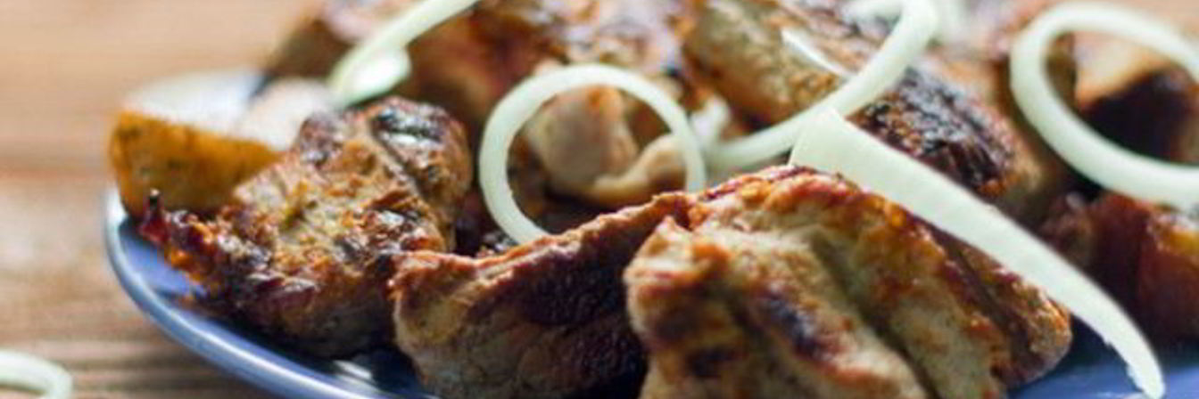 Свиной шашлык в маринаде с уксусом и минеральной водой