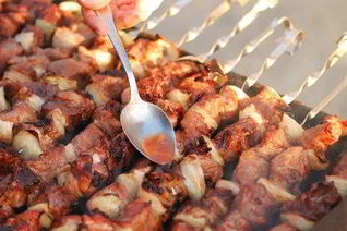 Свиные шашлыки в абрикосовой глазури