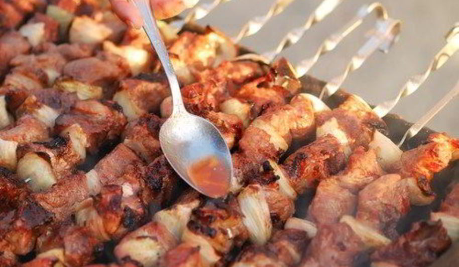 Рецепт свиных шашлыков в абрикосовой глазури