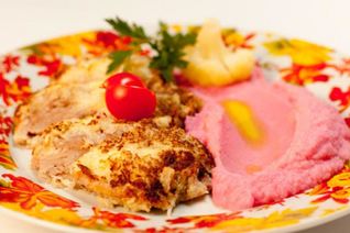 Пюре из цветной капусты с оригинальным свиным шницелем