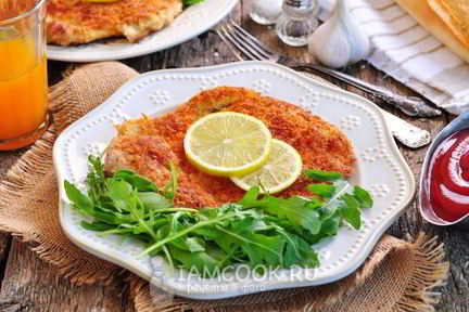 Шницель из свиной корейки на кости