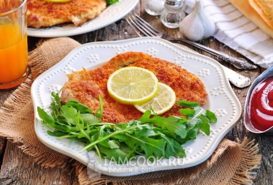 Шницель из свиной корейки на кости