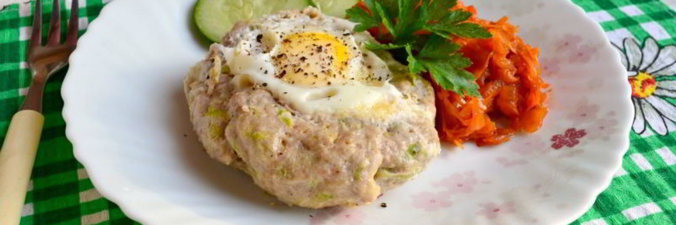 Свиной шницель с сыром и яйцом в мультиварке