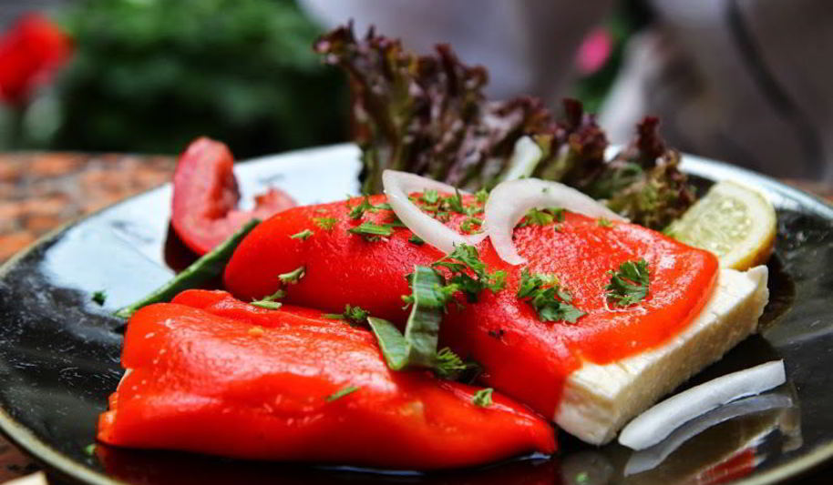 Рецепт вегетарианского шницеля из печеного перца с брынзой