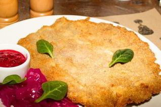 Венский шницель из парной телятины в хрустящей корочке