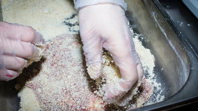 венский шницель из парной телятины в хрустящей корочке