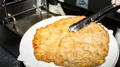 венский шницель из парной телятины в хрустящей корочке