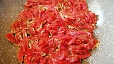 соба — гречневая лапша с говядиной и овощами