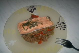 Гречетто с двумя видами перца , чесноком и соевым соусом и стейк лосося