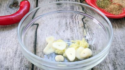 куриные стейки в имбирно-пряном маринаде