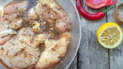 куриные стейки в имбирно-пряном маринаде