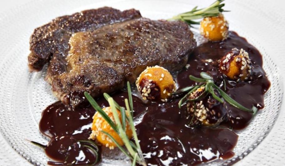 Рецепт шоколадного соуса к стейку