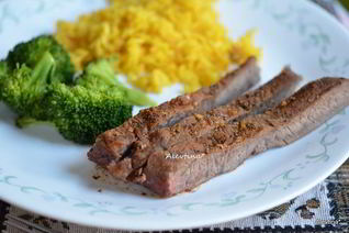 Стейк флэт-айрон на сковороде