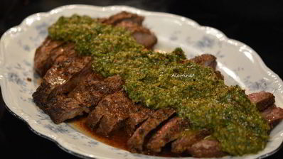 стейк говяжий с соусом чимичурри