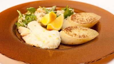 стейк из дайкона с запеченным окунем