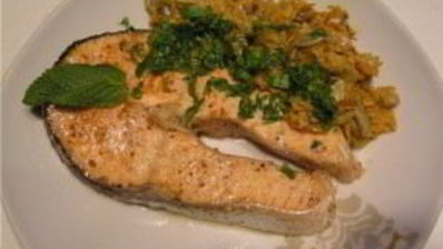 стейк из форели на сковороде