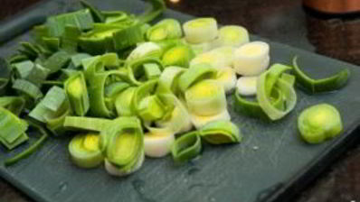 стейк из говядины на сковороде