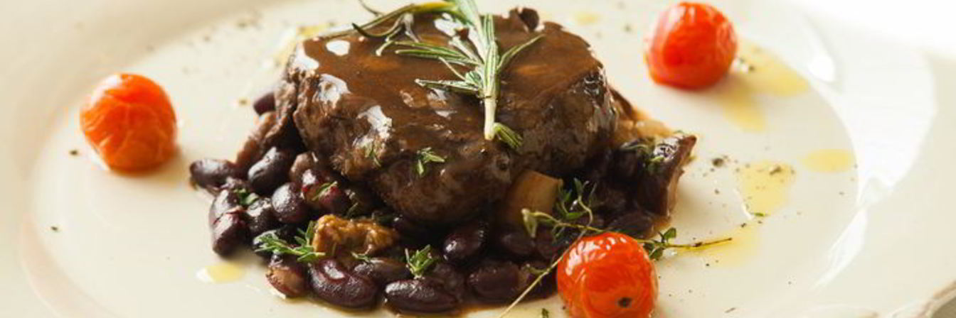 Стейк из говядины с красной фасолью