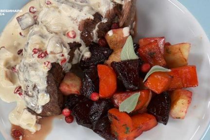 Стейк из говядины с печеными корнеплодами