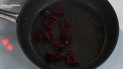 стейк из говядины с печеными корнеплодами