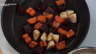 стейк из говядины с печеными корнеплодами