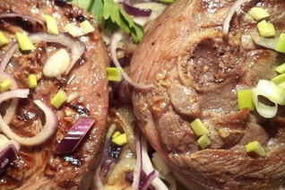 Стейк из индейки с косточкой