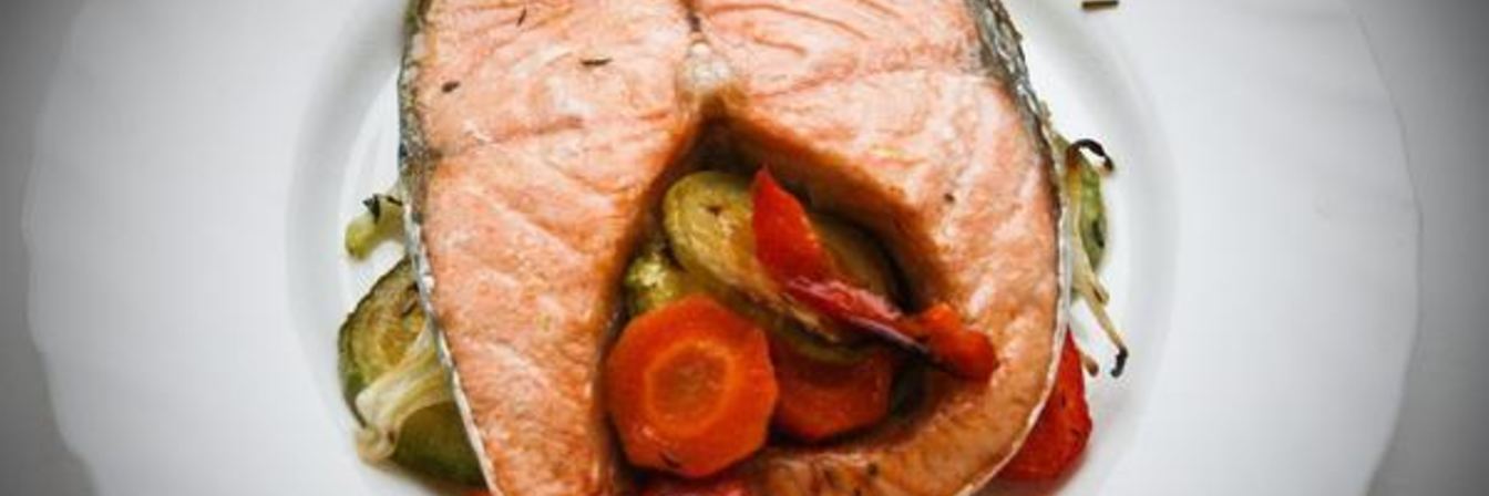 Стейк из семги на овощной подушке