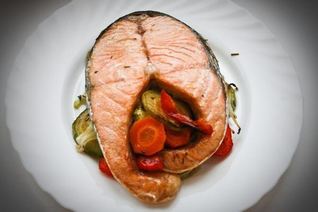 Стейк из семги на овощной подушке