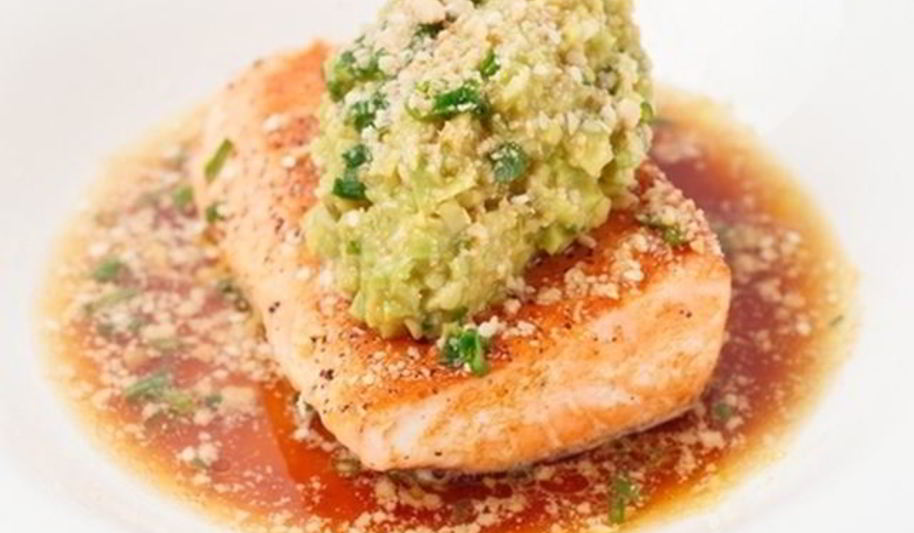 Рецепт стейка из семги под авокадо