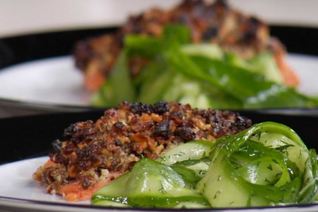 Стейк из семги с грецким орехом