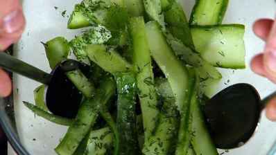 стейк из семги с грецким орехом