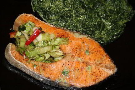 Стейк из семги со шпинатом в сливках