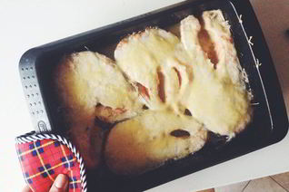 Стейк из семги в духовке под сырной корочкой