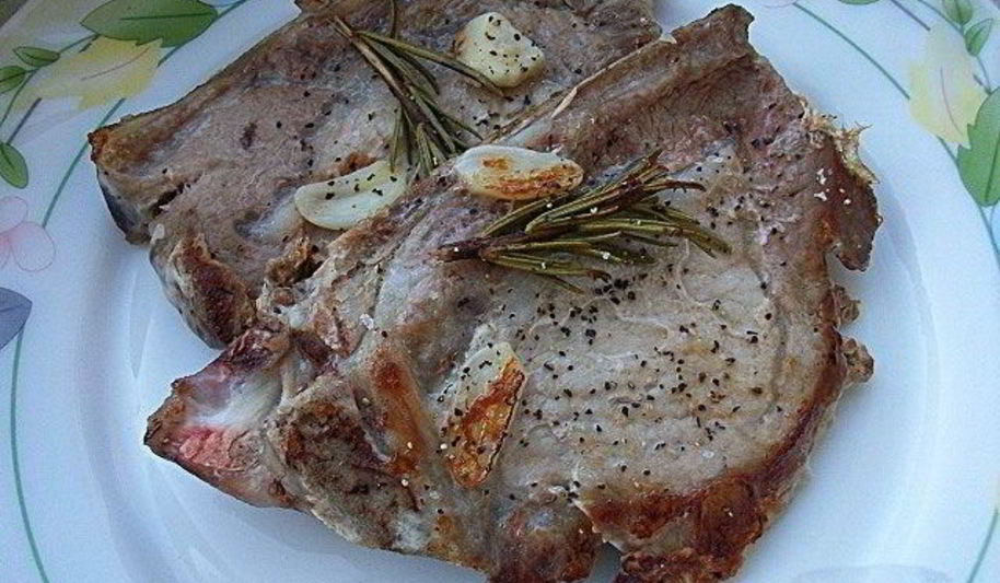 Рецепт стейка из свинины с розмарином