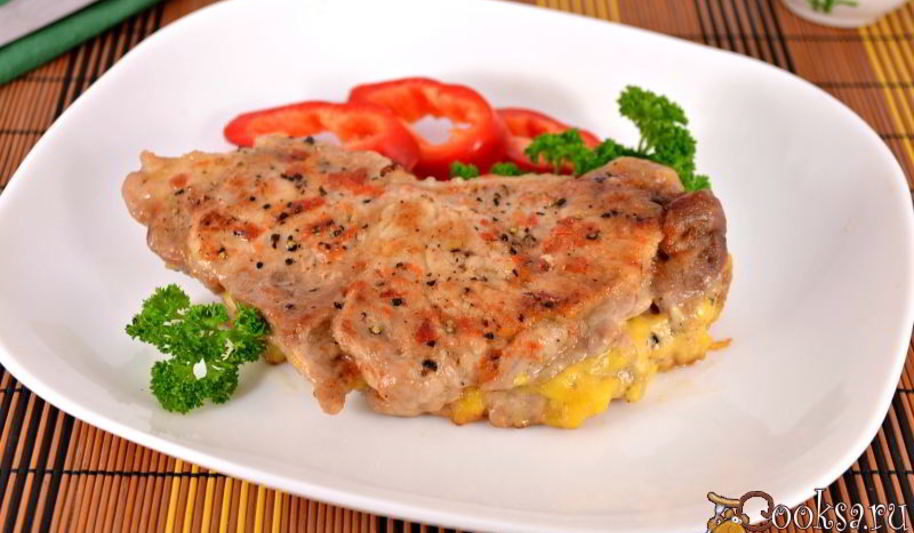 Рецепт стейка из свинины с сыром в микроволновке