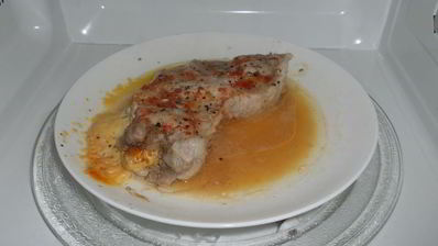 стейк из свинины с сыром в микроволновке