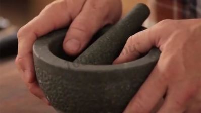 стейк из тунца на сковороде