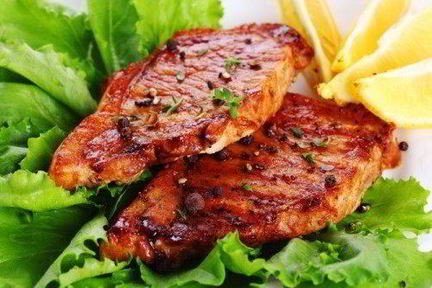 Стейк на гриле в лимонно-медовом маринаде