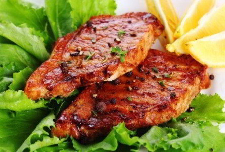 Стейк на гриле в лимонно-медовом маринаде