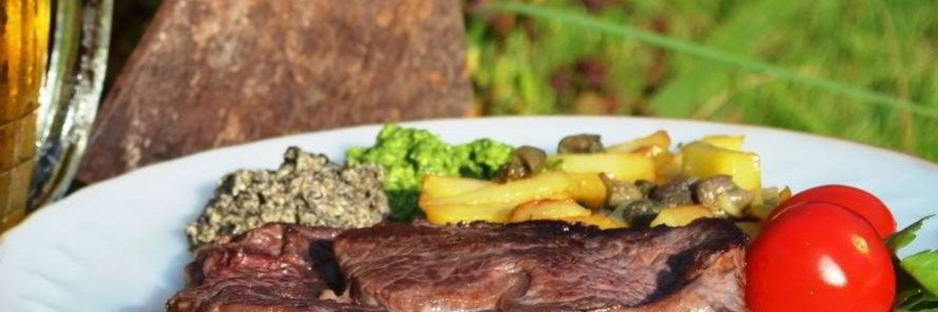 Стейк с базиликом и оливковым тапенадом