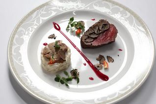 Стейк с черным трюфелем, фуа-гра и томленым корнем сельдерея
