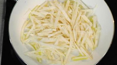 стейк с черным трюфелем, фуа-гра и томленым корнем сельдерея