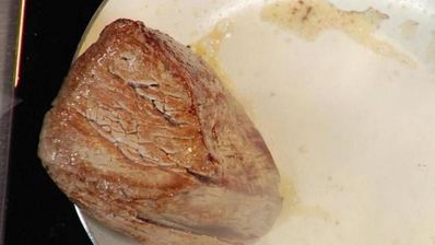 стейк с черным трюфелем, фуа-гра и томленым корнем сельдерея