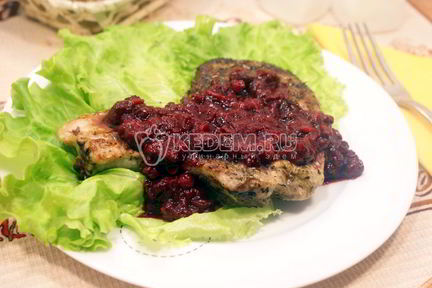 Стейк свиной на сковороде