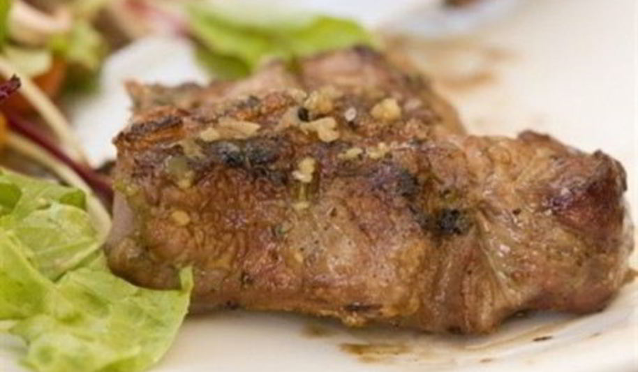 Рецепт стейков из говядины с лимонным соком и травами