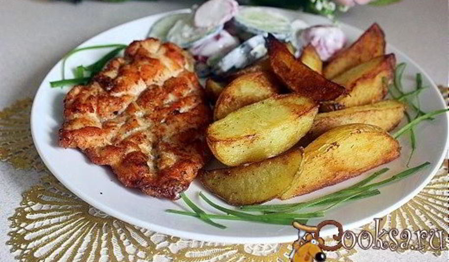 Рецепт стейков из куриной грудки с картофельными дольками